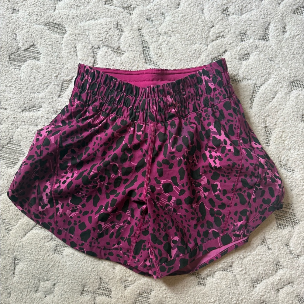 Lululemon track that high rise short size 4 - Picture 4 of 7